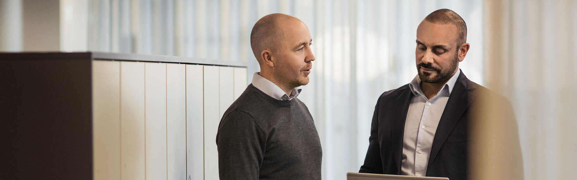 bravida_1920x600-office-workers-5