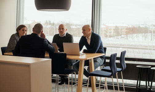 En grupp deltagare under ett möte